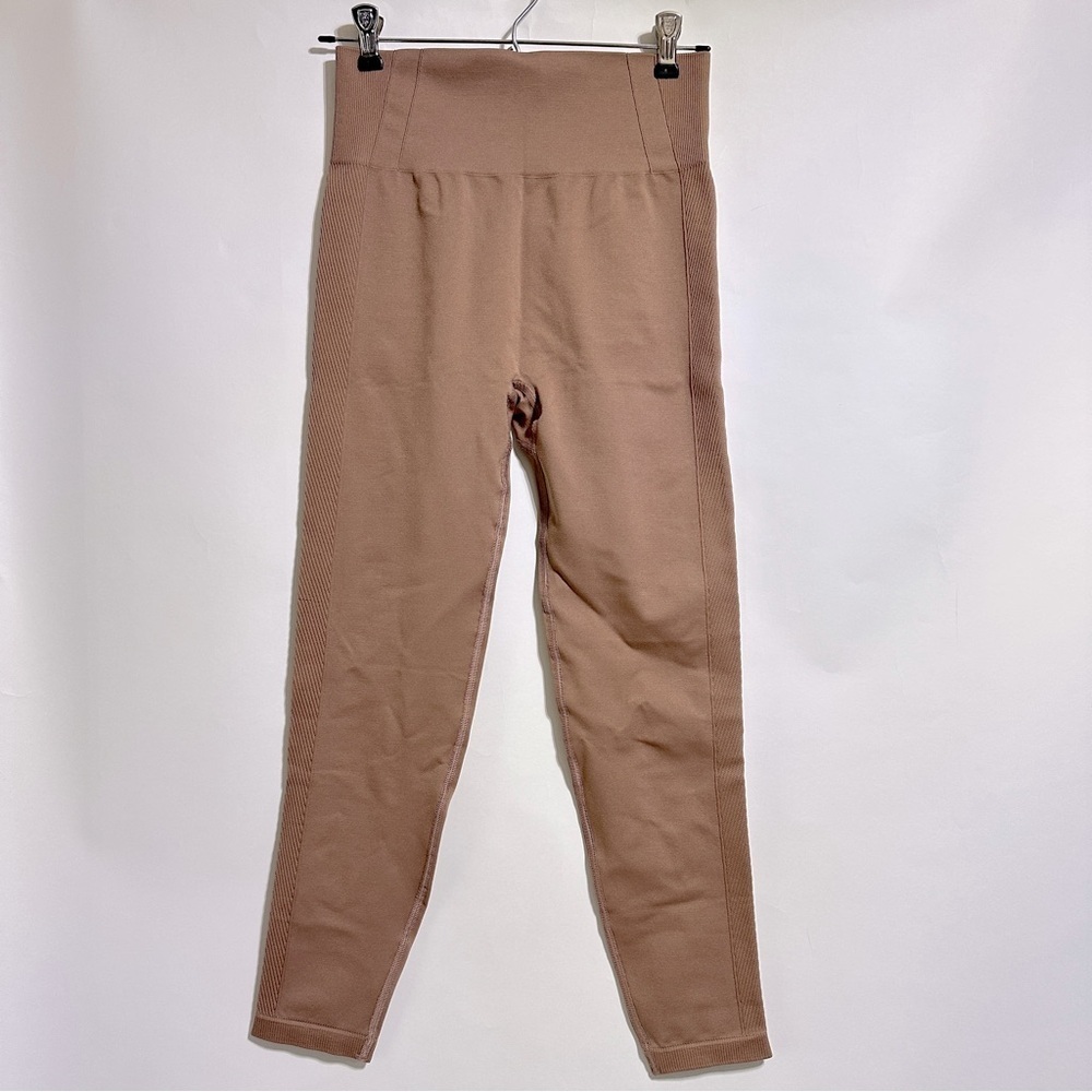 Abercrombie YPB seamless tan nude CORE 7/8-Length ribbed Legging Medium